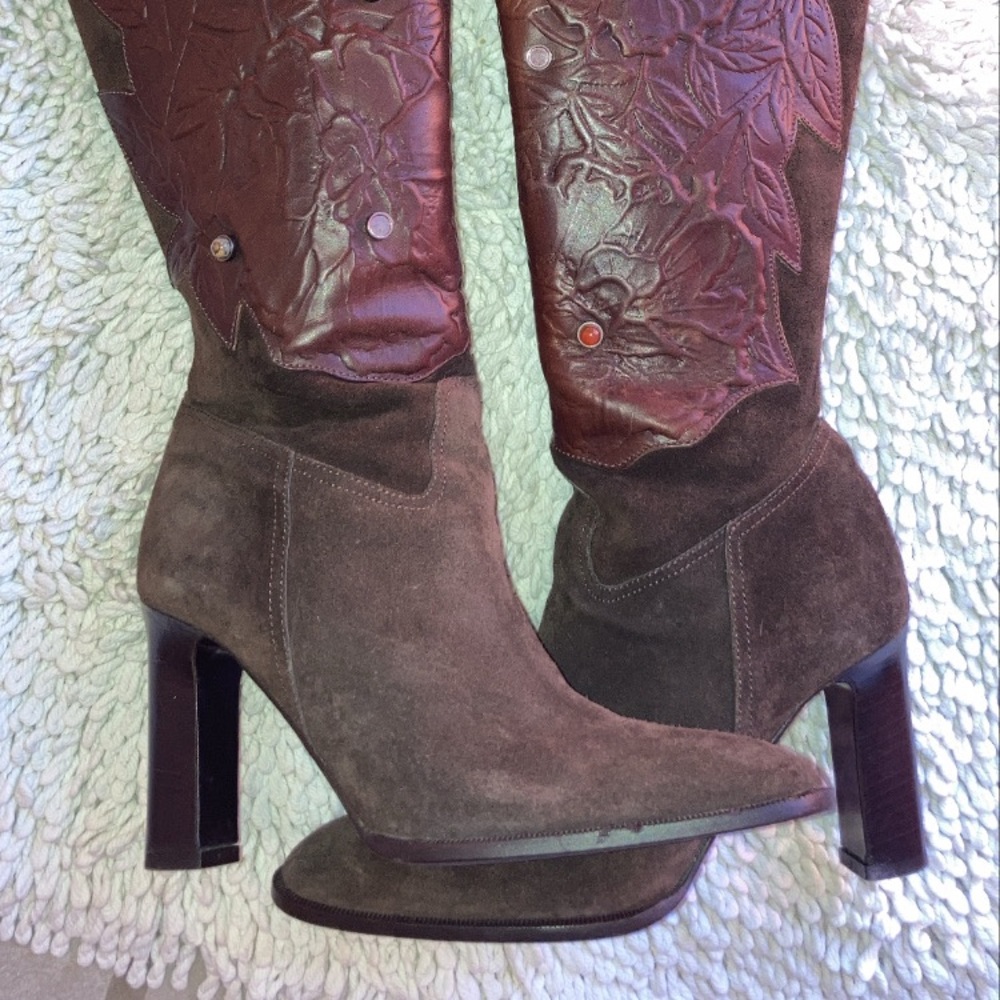VALENTINO Garavani brown suede boots